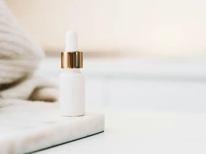 Pielęgnacja cery a wiek – jakie serum wybrać?
